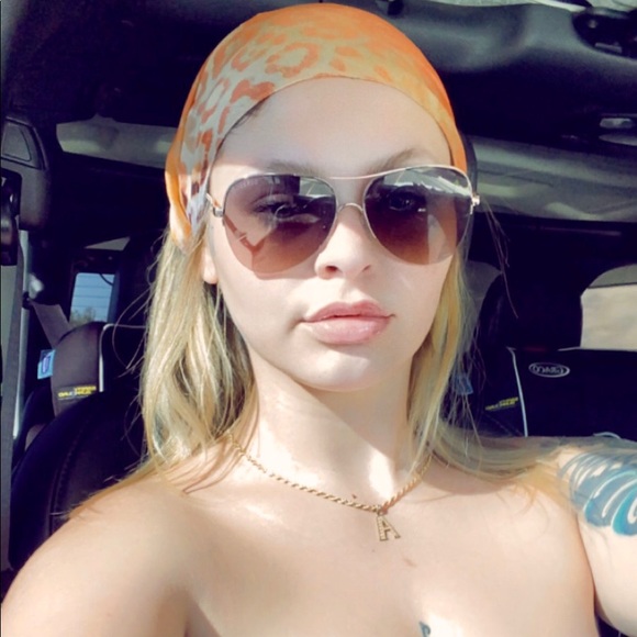 Meet your Posher, Alyssa - Picture 1 of 1